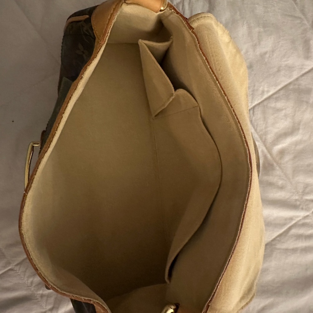 Louis Vuitton “BEVERLY MM” Brown and Tan Women's Bag - Picture 2 of 15